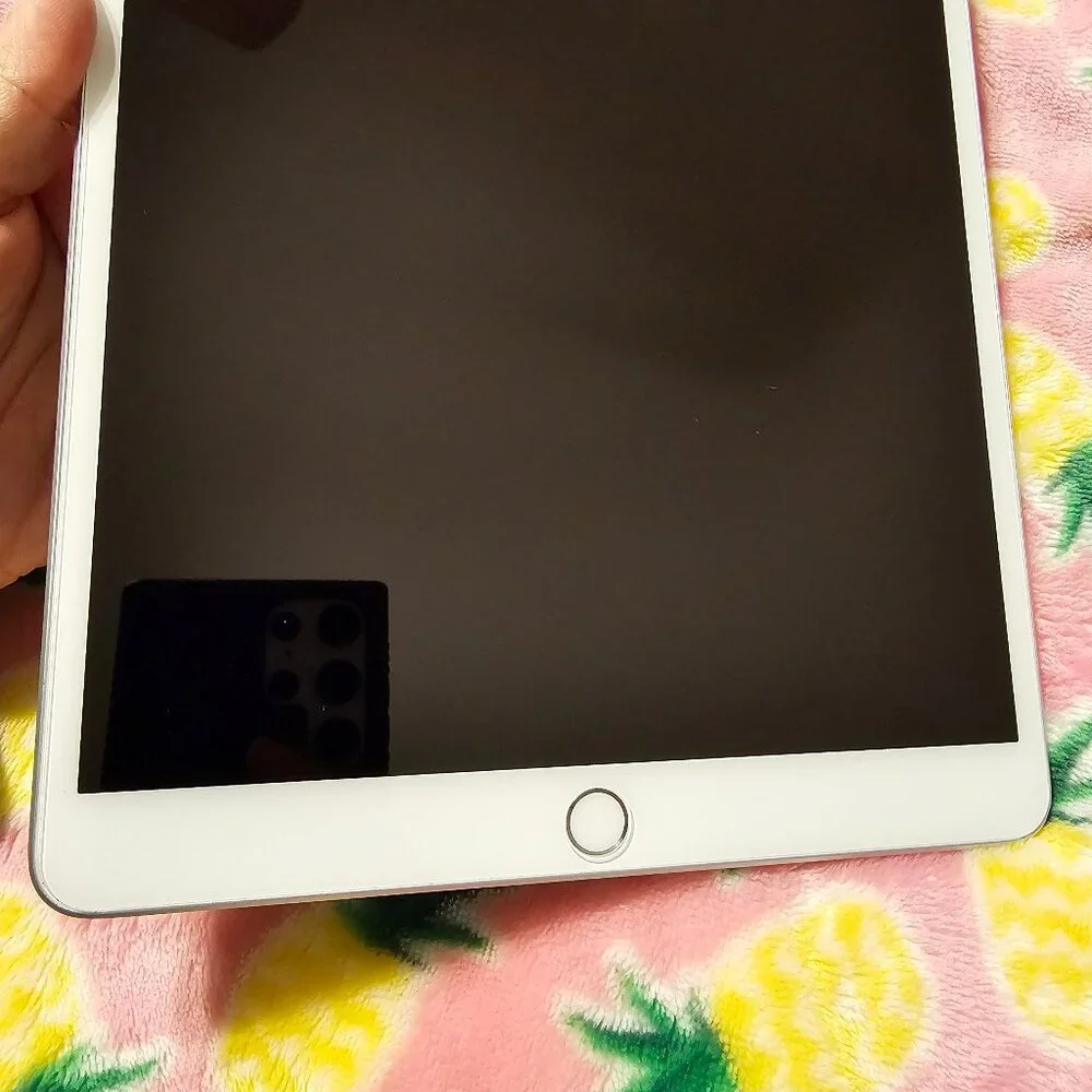 Apple iPad Air 3 3rd Gen 64GB Silver Wifi Tablet w/ Accessories Works